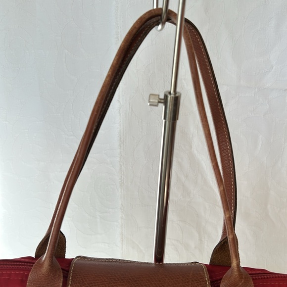 LONGCHAMP  red LE Pliage medium size leather top handle bag. - Picture 2 of 16